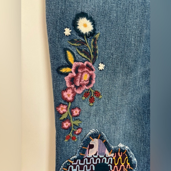 Johnny Was Cropped Baby Boot Embroidered Jeans size 31 - Picture 4 of 13